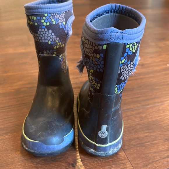 BOGS Waterproof Boots Child Size 13 - Picture 1 of 8